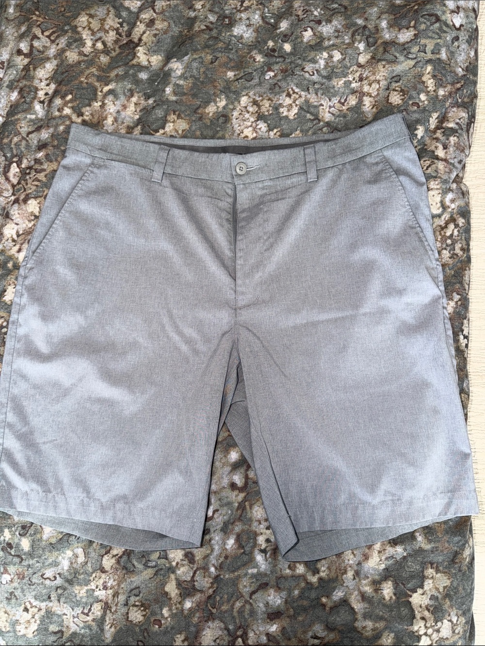 Roundtree & Yorke Men's Flat Front Shorts in Grey